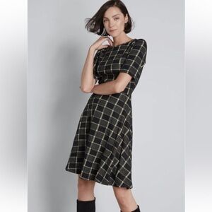 ModCloth Geometric Print Sleeveless Sweater Dress Black Gold Fit Flare New Plaid